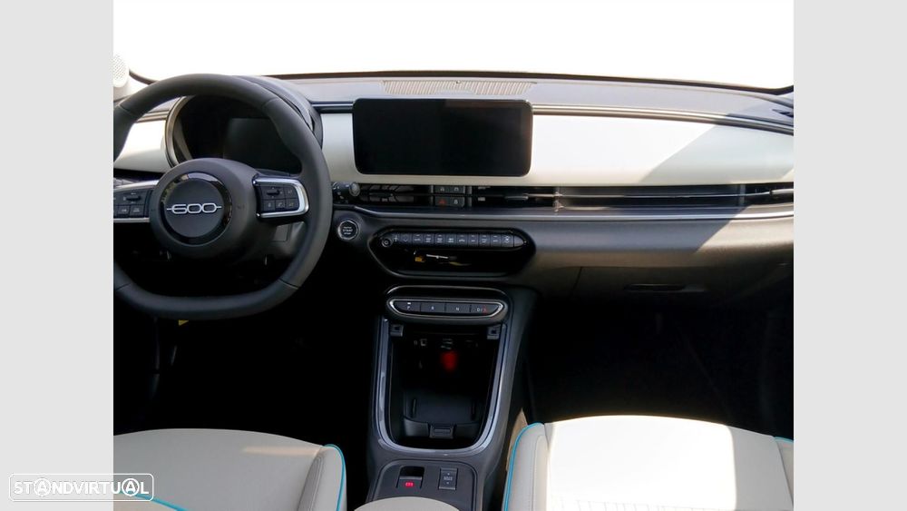 Fiat 600e 54 kWh La Prima — fotografia 18