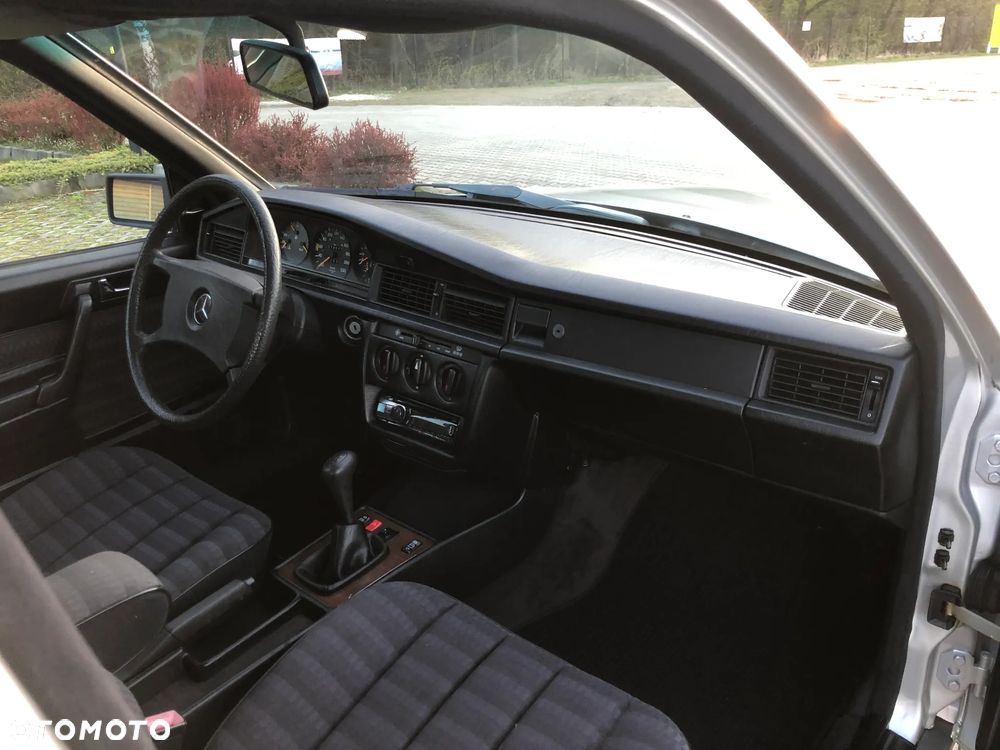 Mercedes-Benz W201 (190) - 11