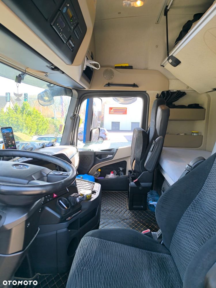 Mercedes-Benz Actros - 4