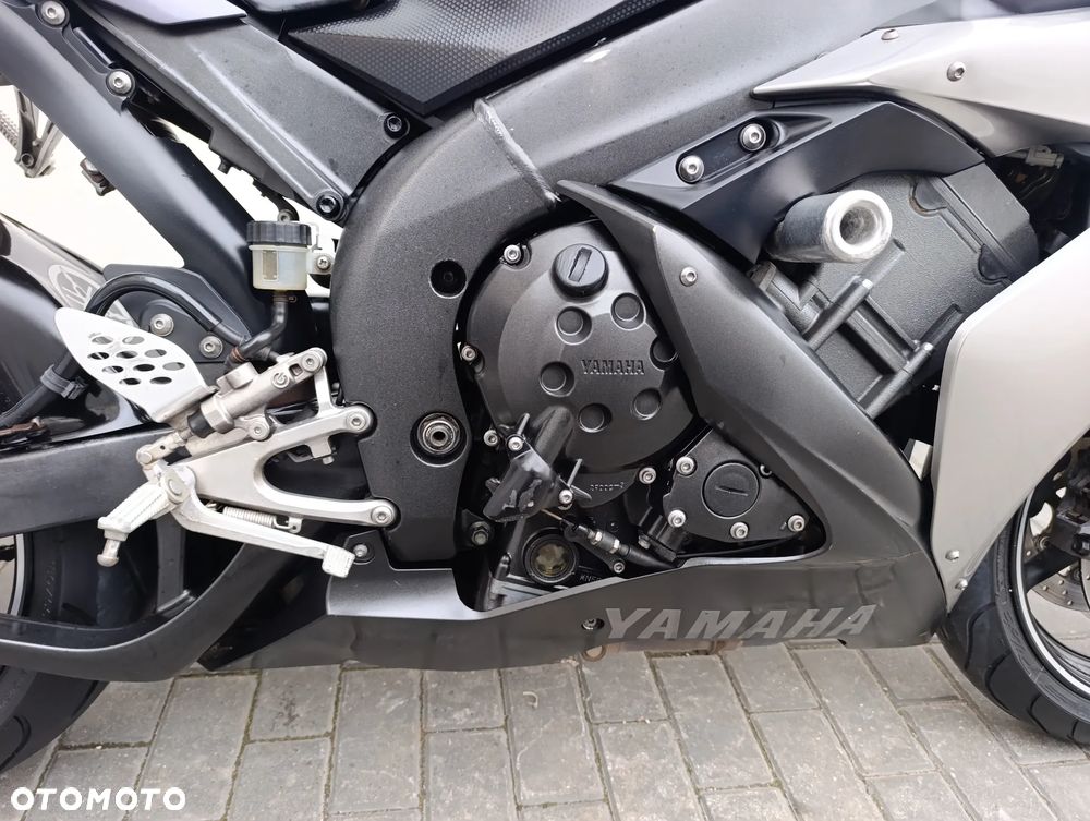 Yamaha R1 - 27