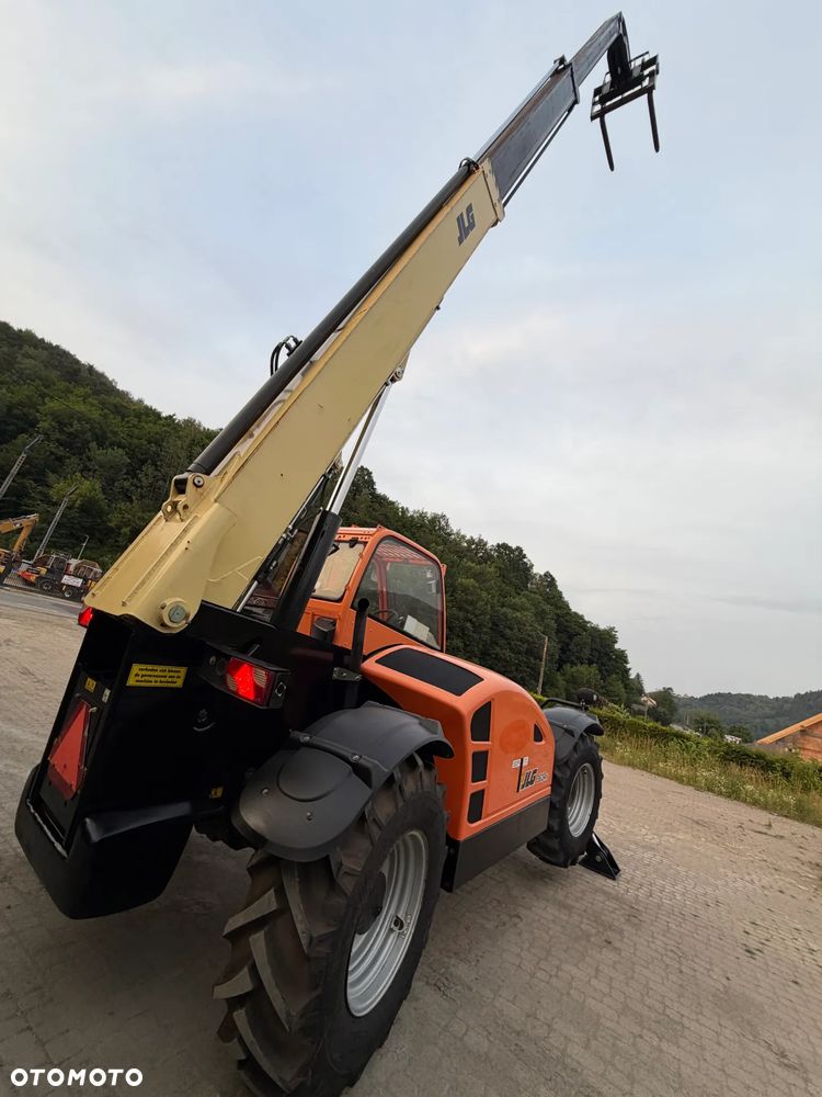 JLG 3614RS CAT Ładowarka Teleskopowa Dźwig Zwyżka 14 metrów wysuw. Udźwig 4 tony. Widły. Silnik DEUTZ TuRBO. 110KM. Maszyna jak Nowa z Norwegii Pracowała w Urzędzie Komunalnym.  DEKRA BMWT. skręt 3 tryby 4 koła KRAB. Auto-poziomowanie!  Zero luzów wycieków jak Nowa z salonu. Małe Gabaryty maszyny a potężny zasięg i udzwig! Skrzynia Hydrostatic 3 biegi. Zmiana na Pokrętle przy kierownicy. Wszystko Sterowane z 1 dżojstkika wraz z łapami! OKAZJA. Zero luzów. Ładowarka ma nadzwyczajnie duży prześwit od spodu. Opony jak Nowe! OKAZJA  2017 rok. Niski przebieg 3000mtg - 3