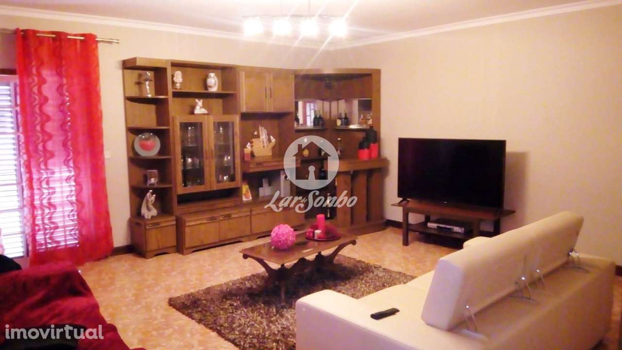 Moradia T3 c/ Restaurante no r/chão, em Lordelo, Guimarães! - Grande imagem: 2/15