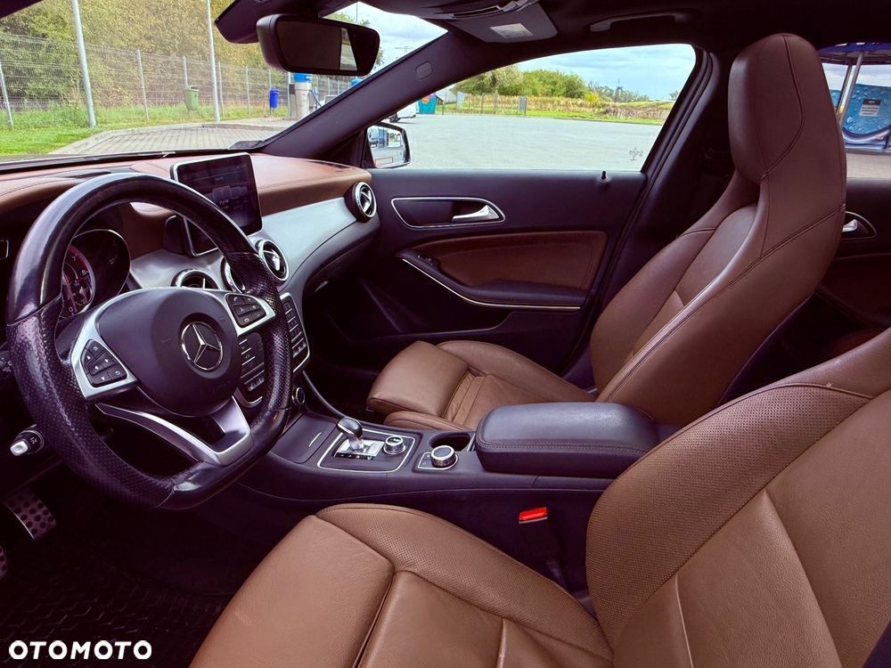 Mercedes-Benz GLA - 24