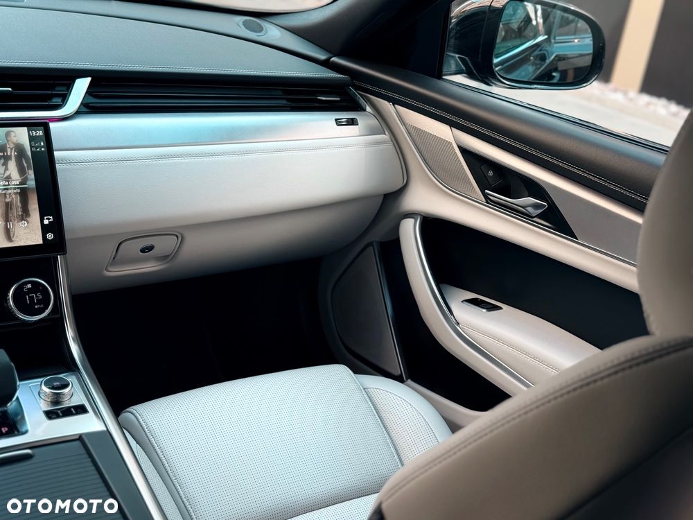 Jaguar XF D200 R-Dynamic SE - 18