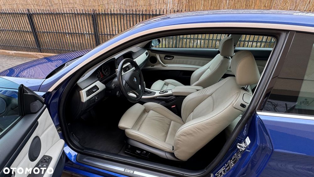 BMW Seria 3 335i Coupe - 8