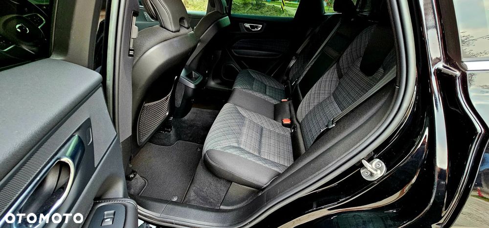 Volvo XC 60 B4 D Momentum Pro - 17