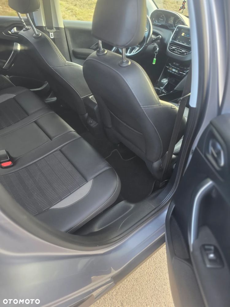 Peugeot 2008 1.2 Pure Tech Style S&S EAT6 - 22