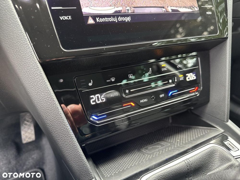 Volkswagen Passat - 32