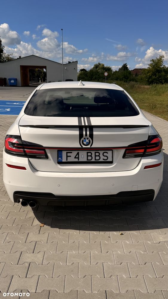 BMW Seria 5 525d xDrive - 13