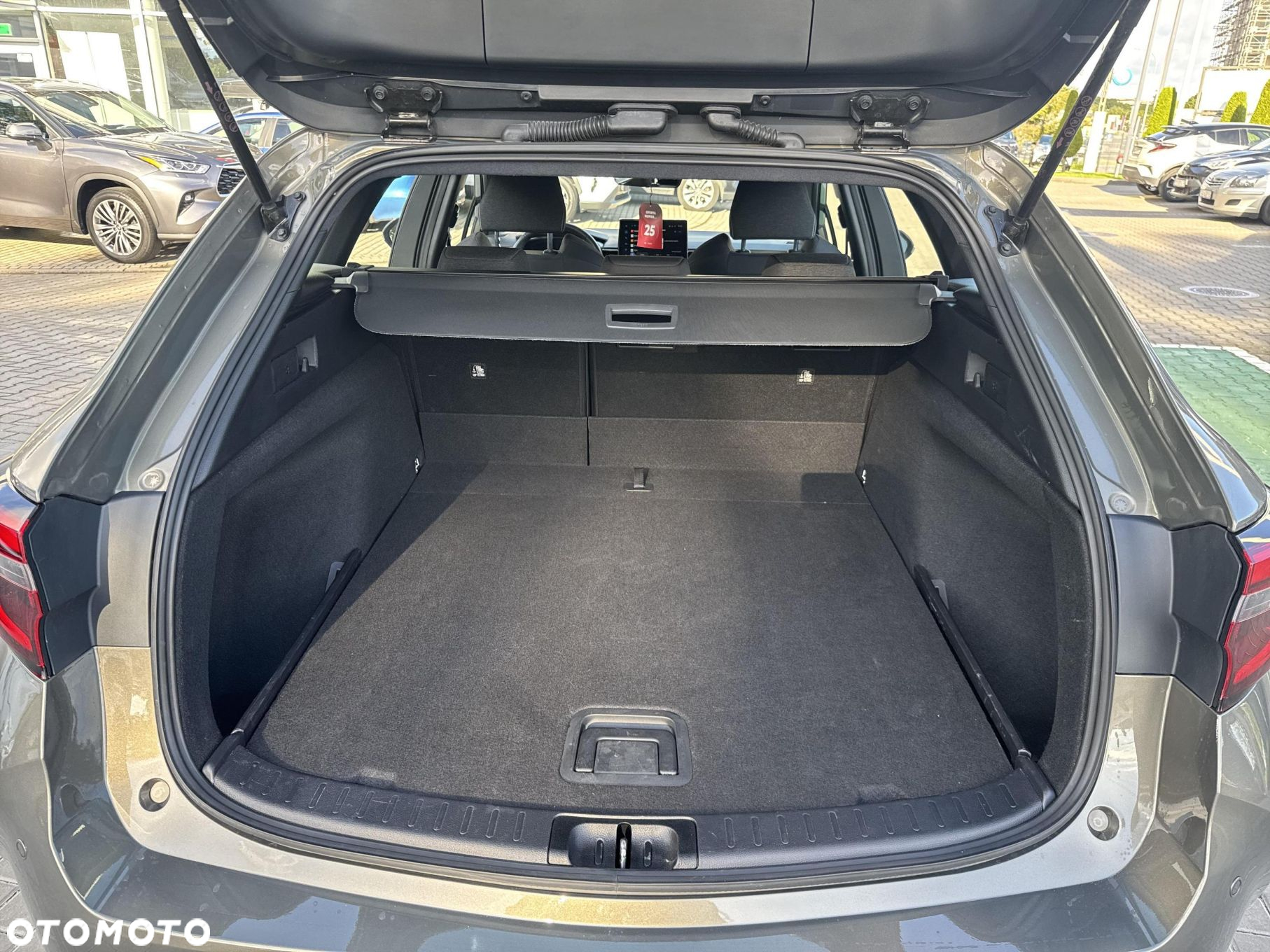 Toyota Corolla 1.8 Hybrid Comfort - 23