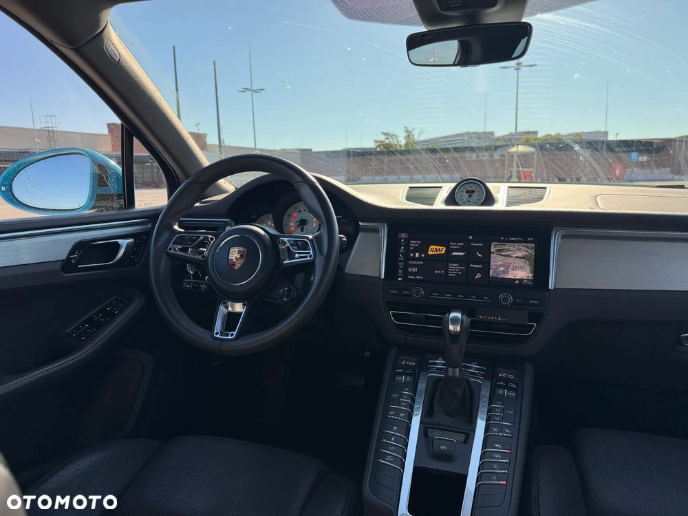 Porsche Macan - 24