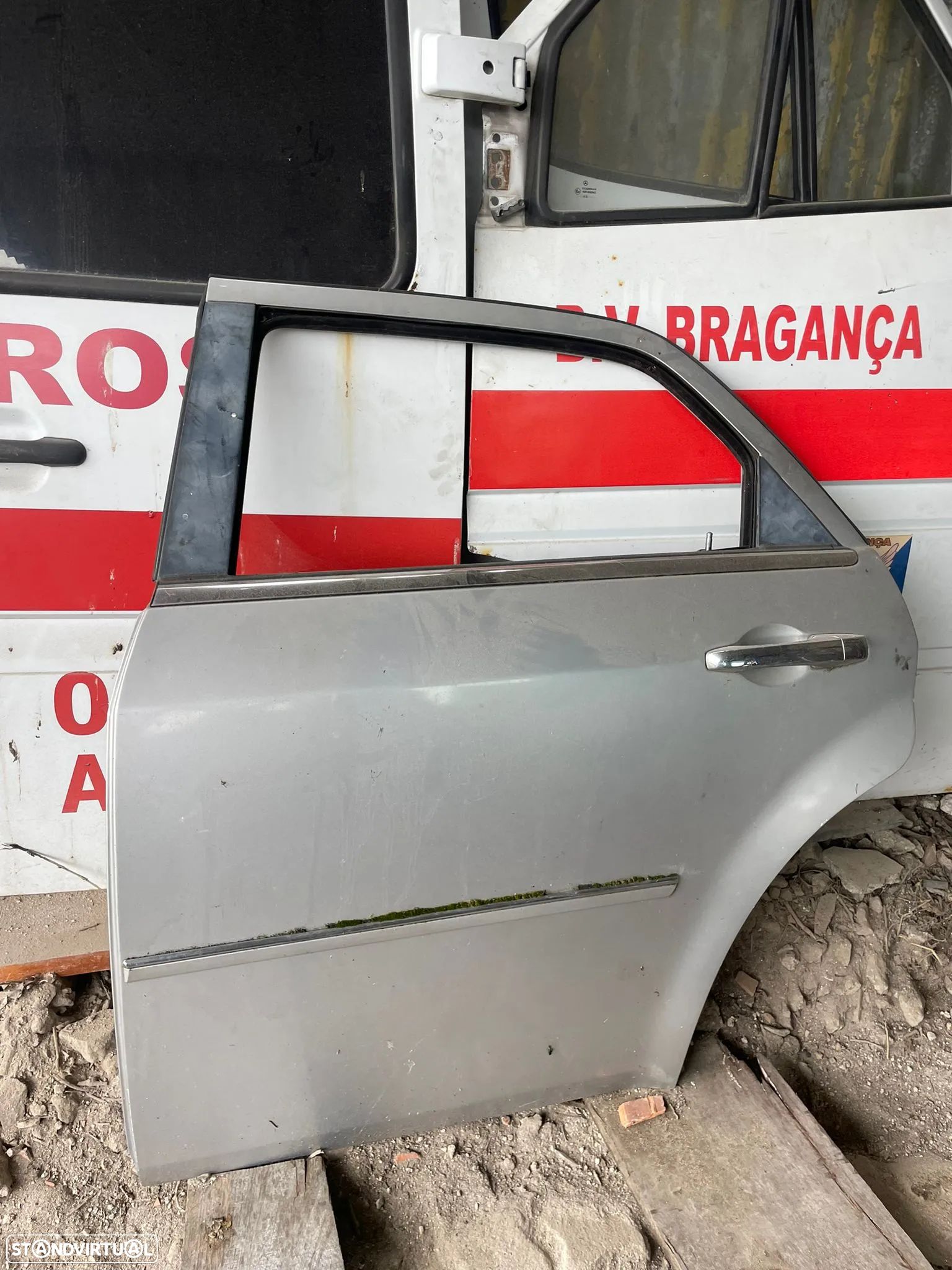 Porta traseira esquerda Chrysler 300C - 1
