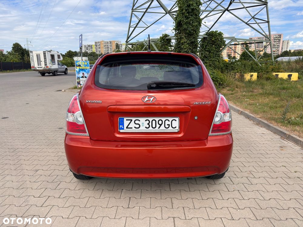 Hyundai Accent - 6