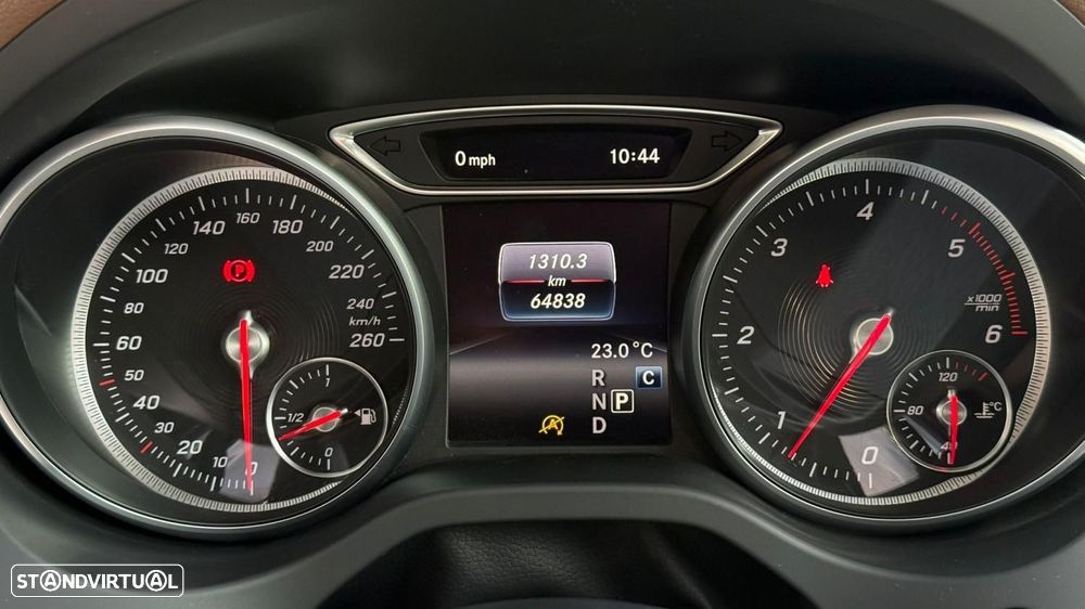 Mercedes-Benz GLA 220 d Urban — fotografia 7