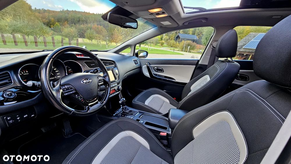 Kia Ceed 1.6 GDI DCT Platinum Edition - 25