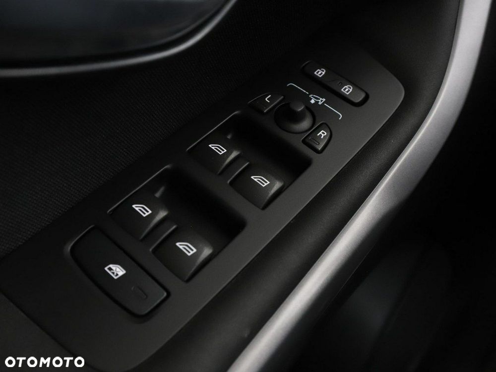 Volvo V40 T2 Momentum - 33