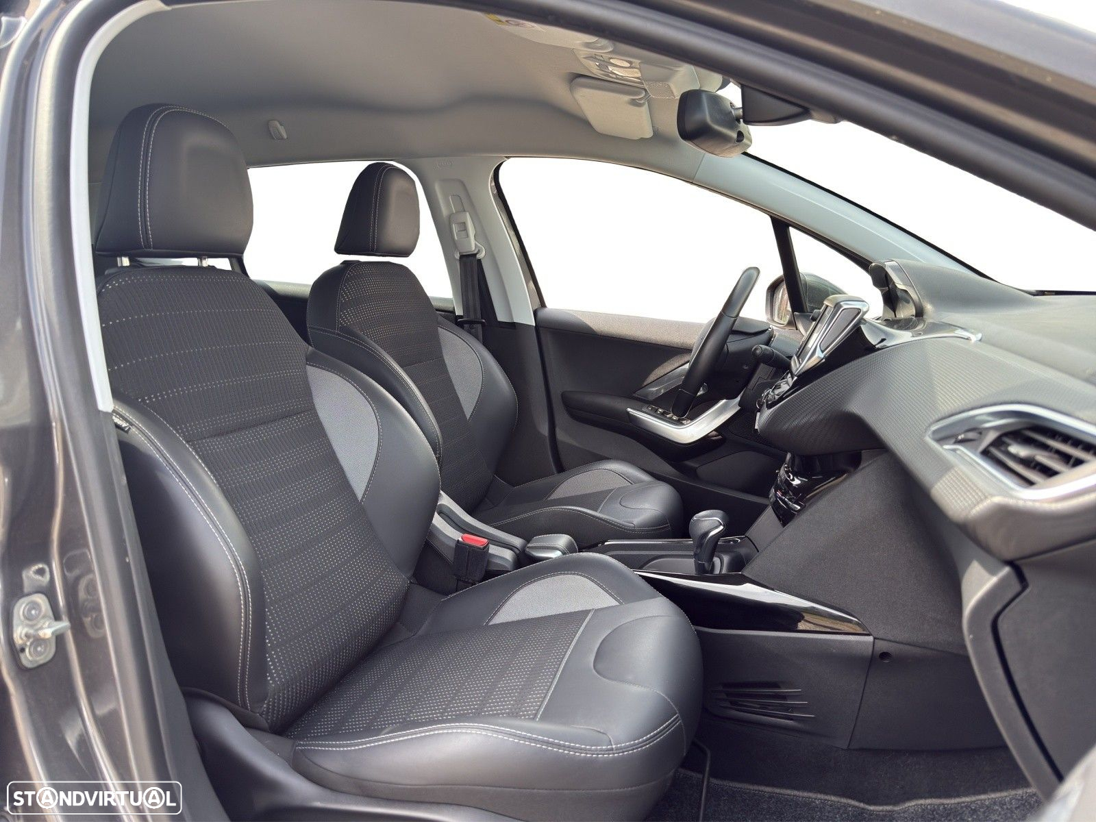Peugeot 2008 1.2 PureTech Allure EAT6 - 14