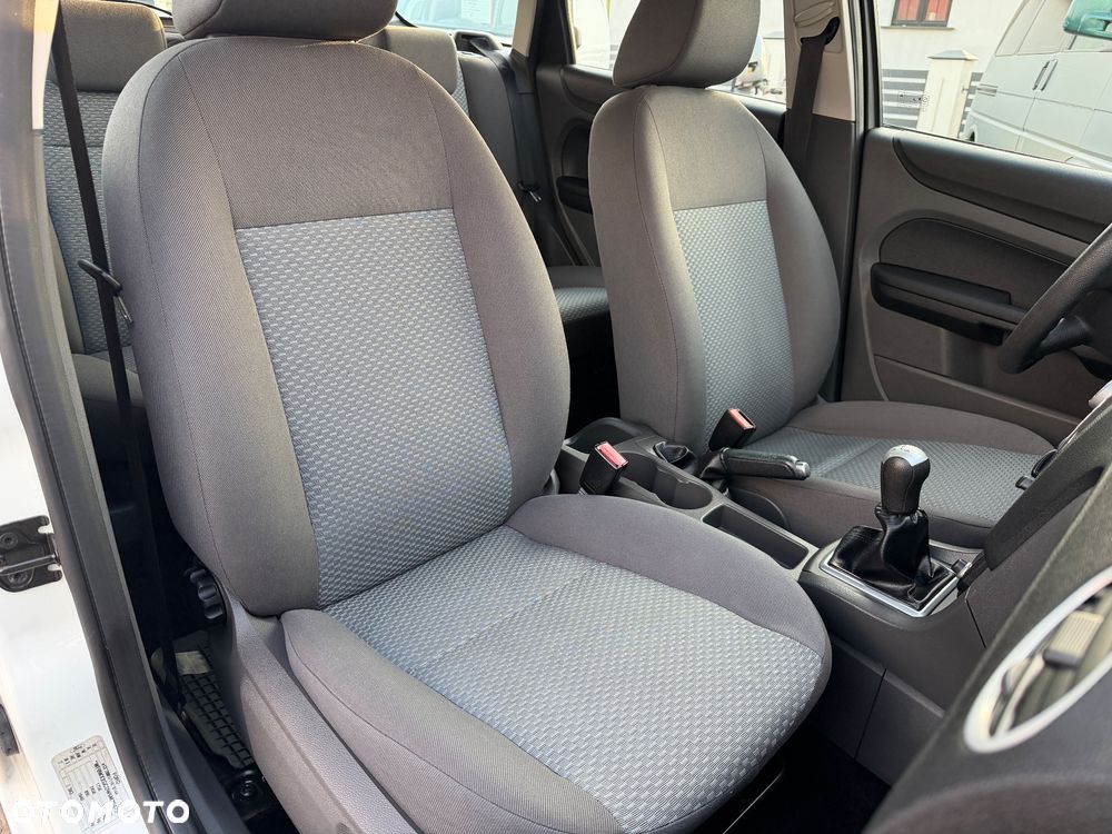 Ford Focus 1.4 Ambiente - 35