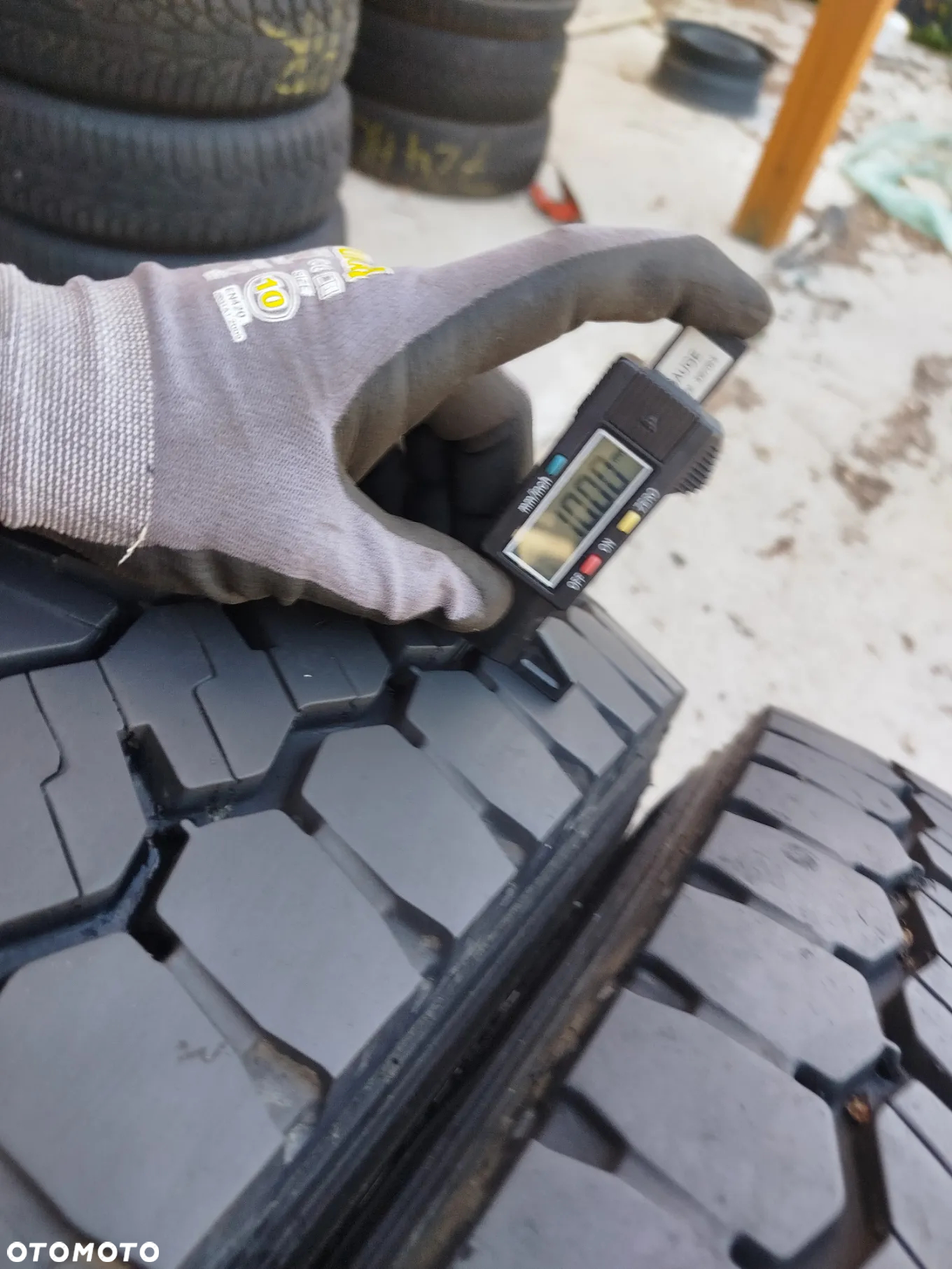 285/70R19.5 146L Michelin X Multi D 4x85% bieżnika - 12