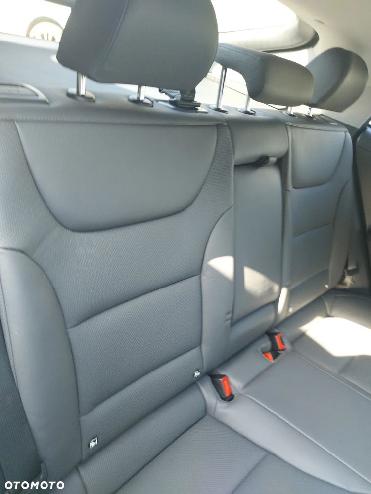 Hyundai IONIQ - 16