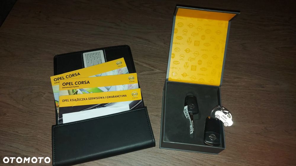 Opel Corsa 1.4 16V Cosmo - 11