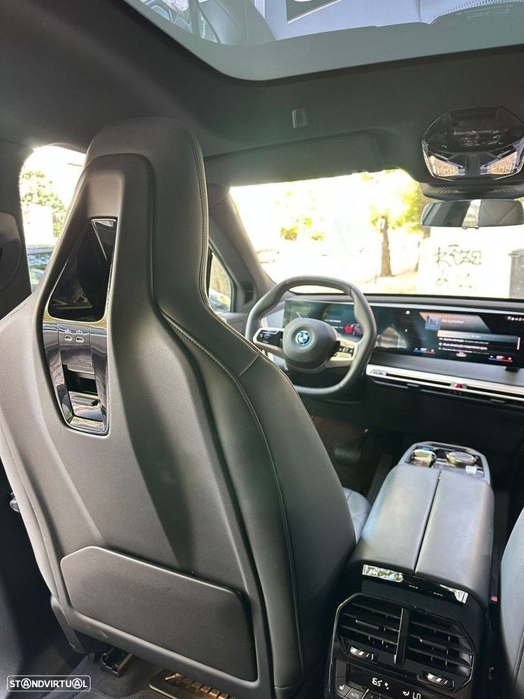 BMW iX xDrive 40 Pack Desportivo - 14