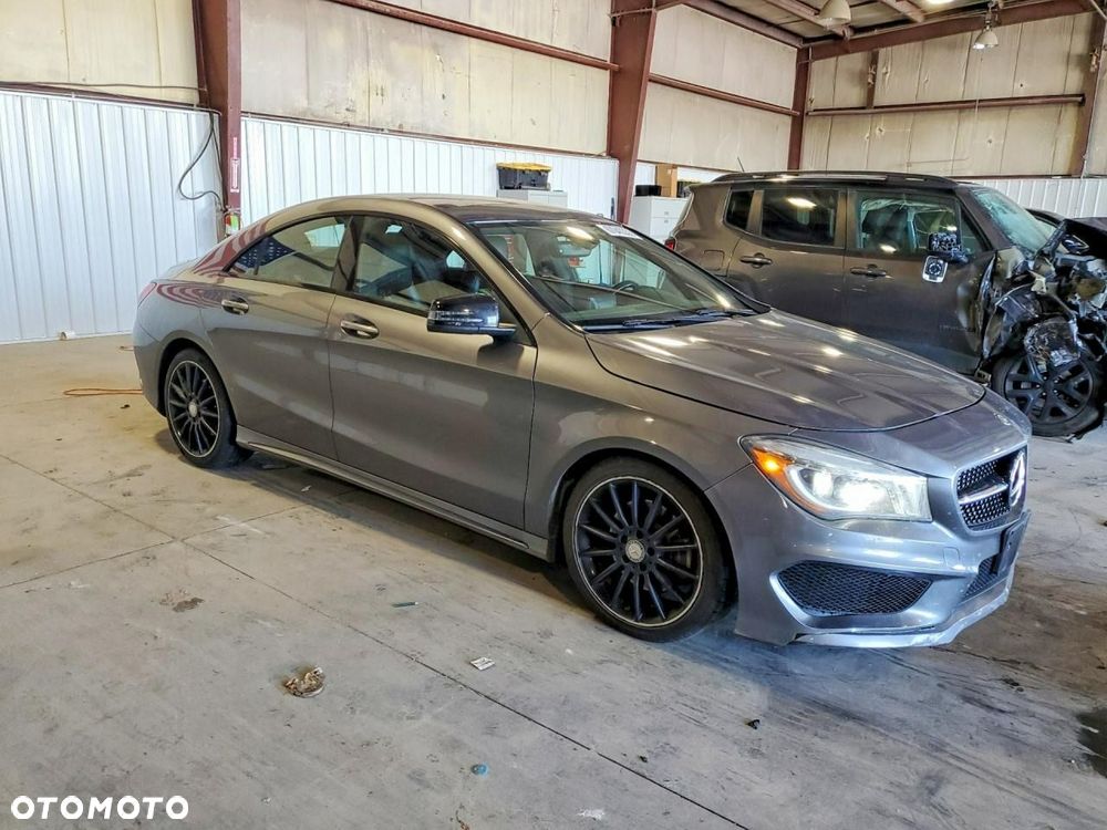 Mercedes-Benz CLA 250 4Matic 7G-DCT AMG Line - 3