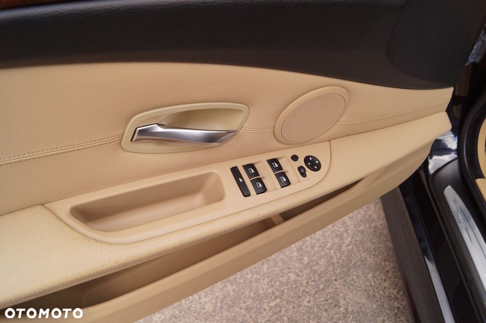 BMW Seria 5 525d Edition Sport - 17