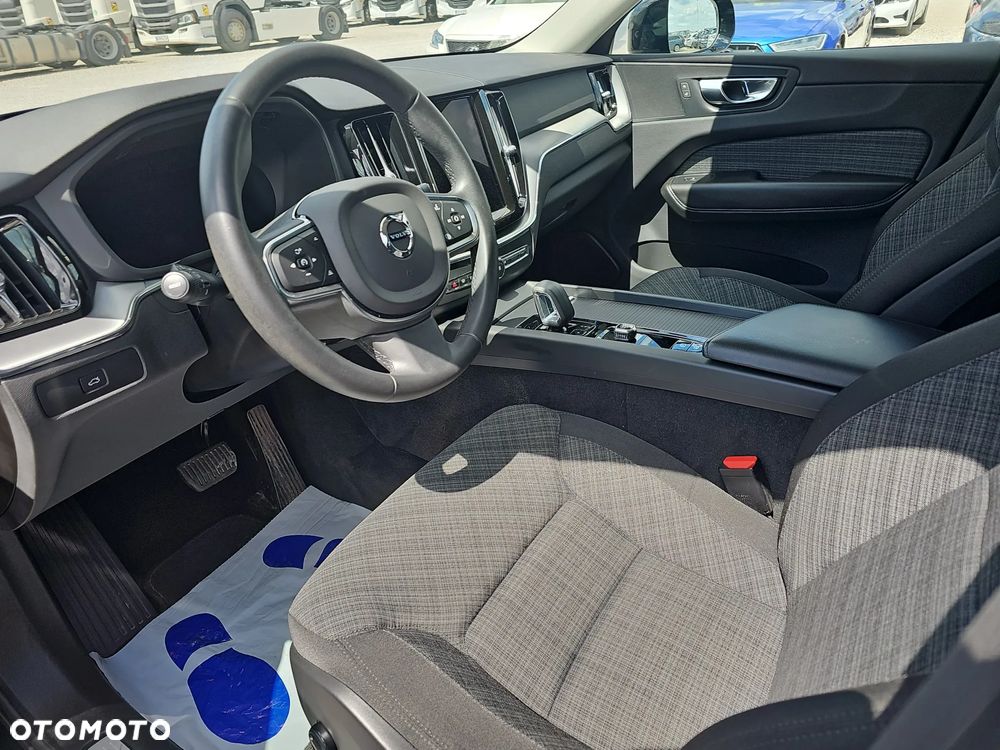 Volvo XC 60 B4 D Essential - 10