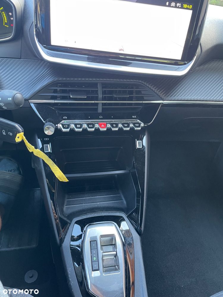 Peugeot 2008 PureTech mHEV Active e-DCS6 - 21