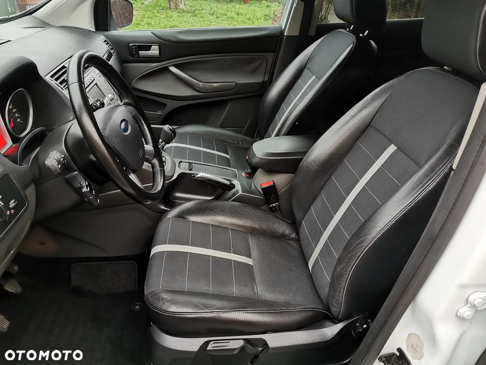 Ford Kuga 2.0 TDCi 2x4 Titanium - 18