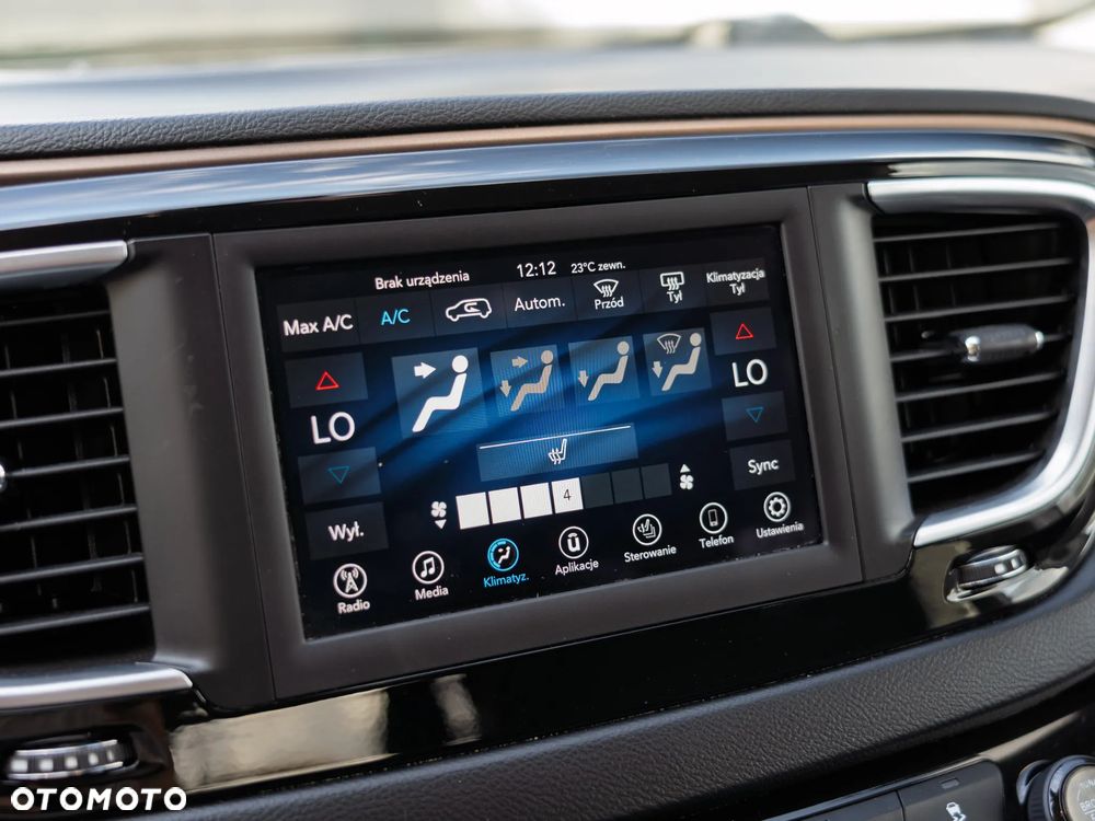 Chrysler Pacifica - 29