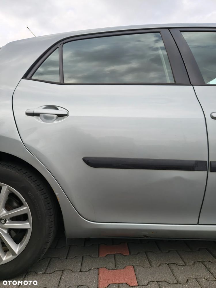 Toyota Auris 1.6 Sol - 11
