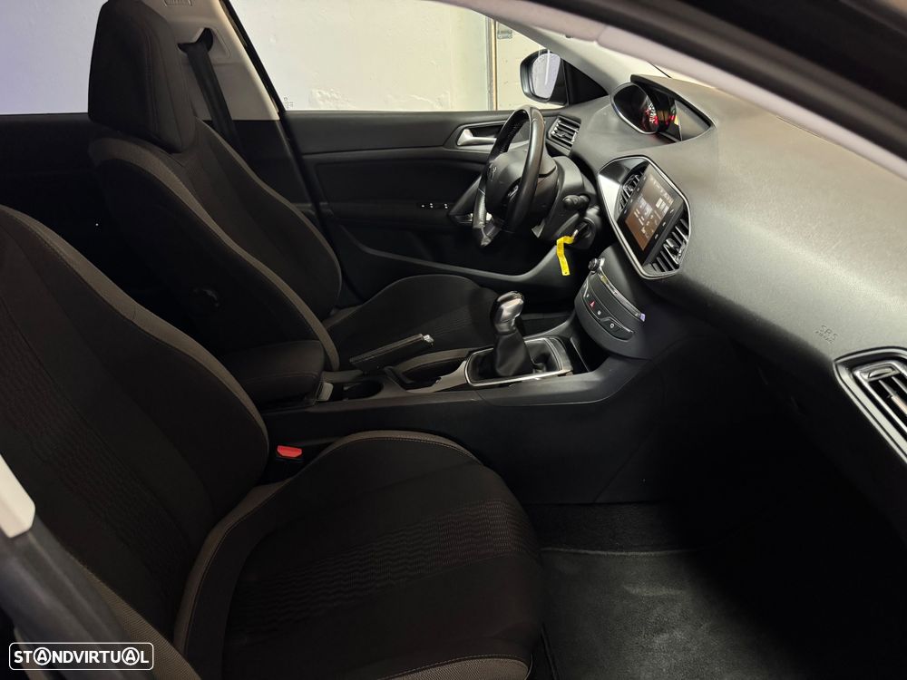 Peugeot 308 1.6 BlueHDi Allure J17 - 19