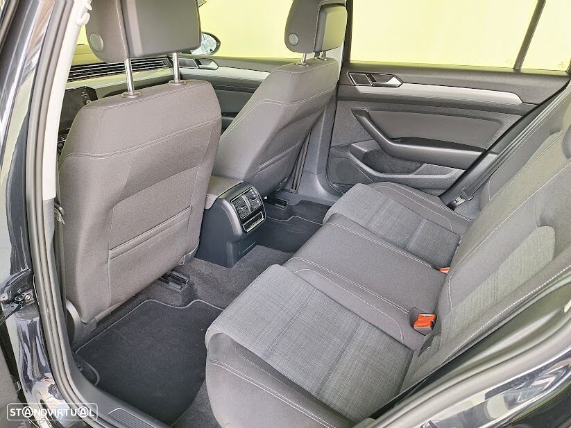 VW Passat Variant 2.0 TDI Business DSG - 9