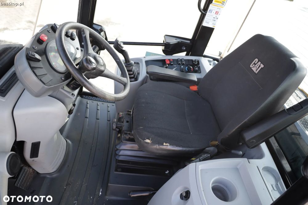 Caterpillar CAT 906M - 30