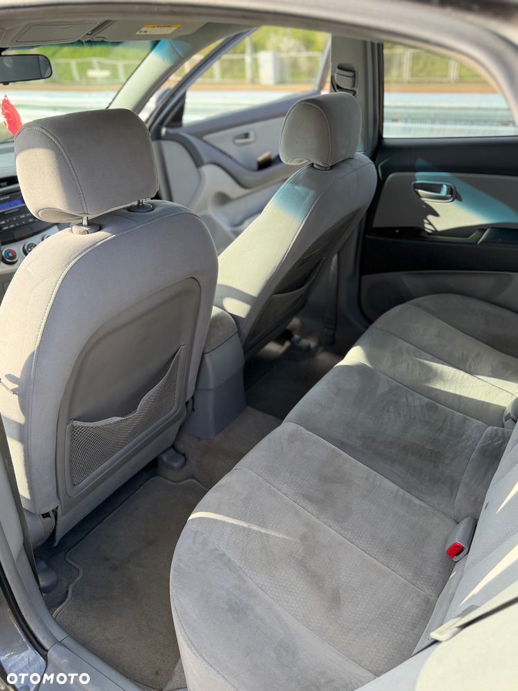 Hyundai Elantra - 8