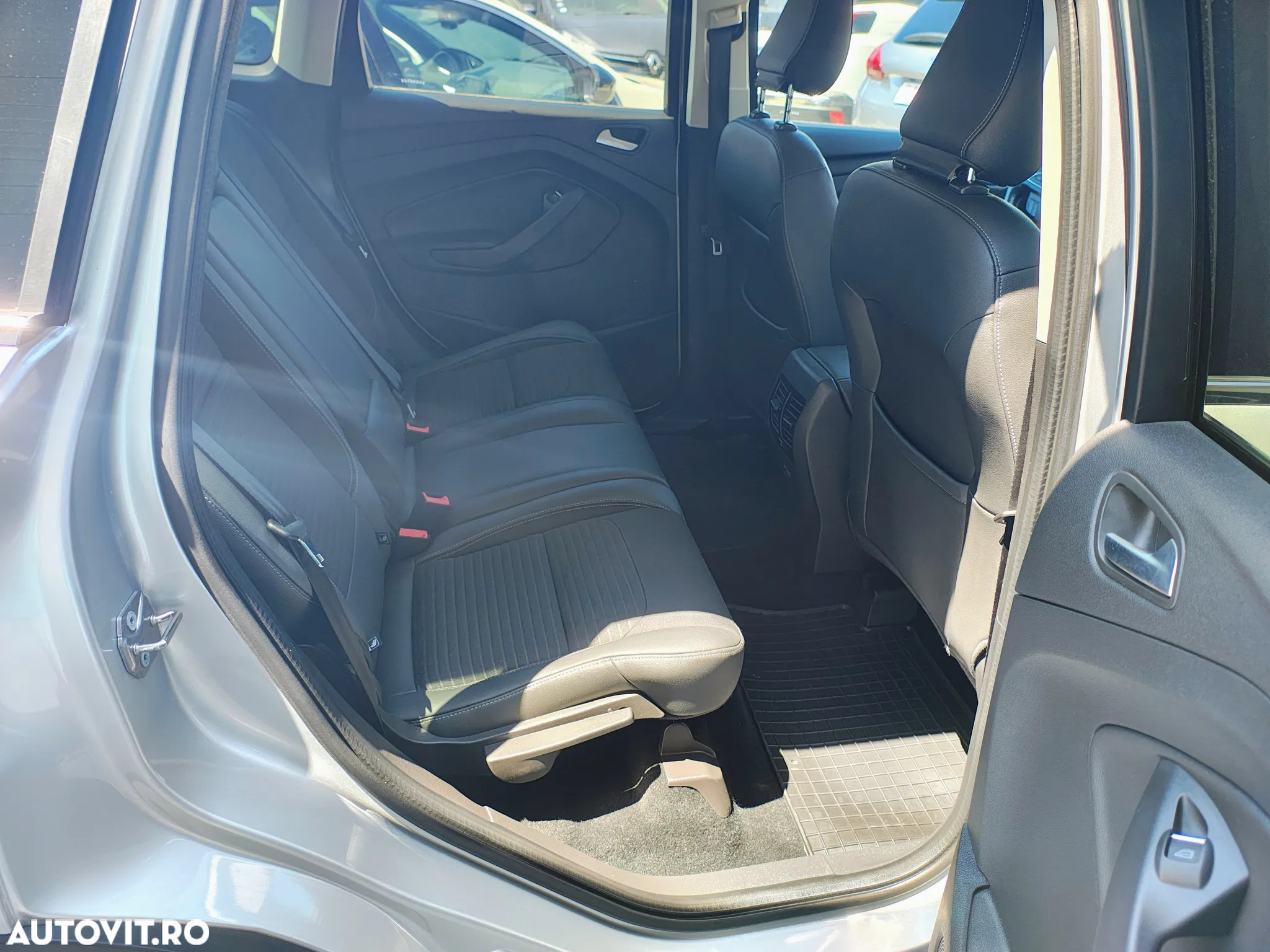 Ford Kuga 2.0 TDCi 2x4 Titanium - 34