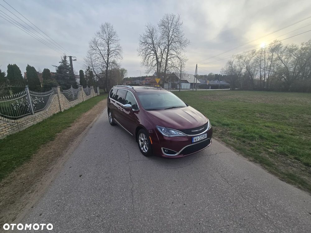 Chrysler Pacifica - 3