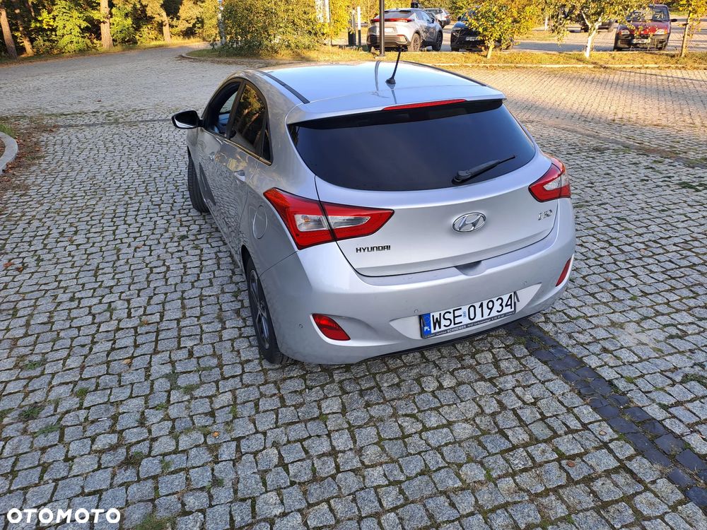 Hyundai i30 1.6 D Premium - 13