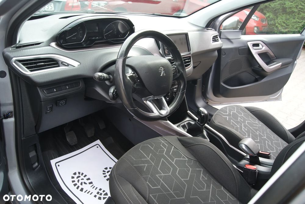 Peugeot 2008 1.2 Pure Tech Style - 21