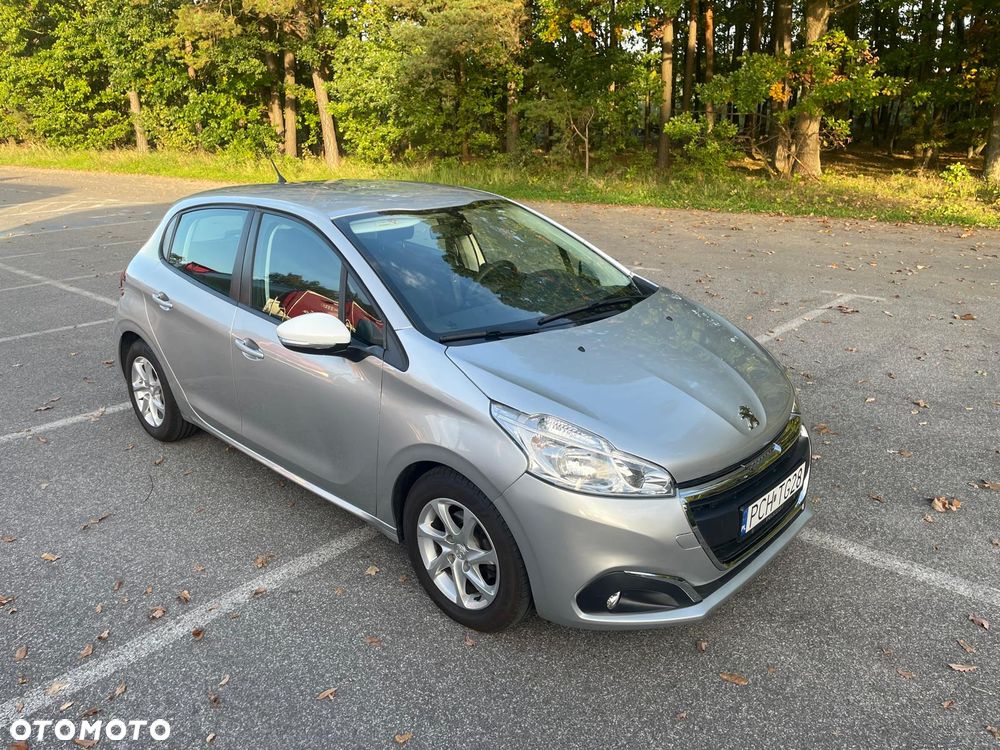 Peugeot 208 - 8