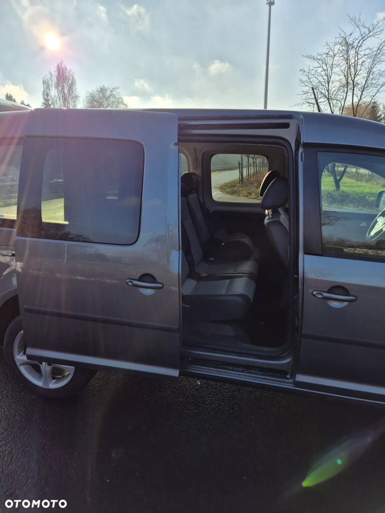 Volkswagen Caddy Maxi Comfortline DSG - 11