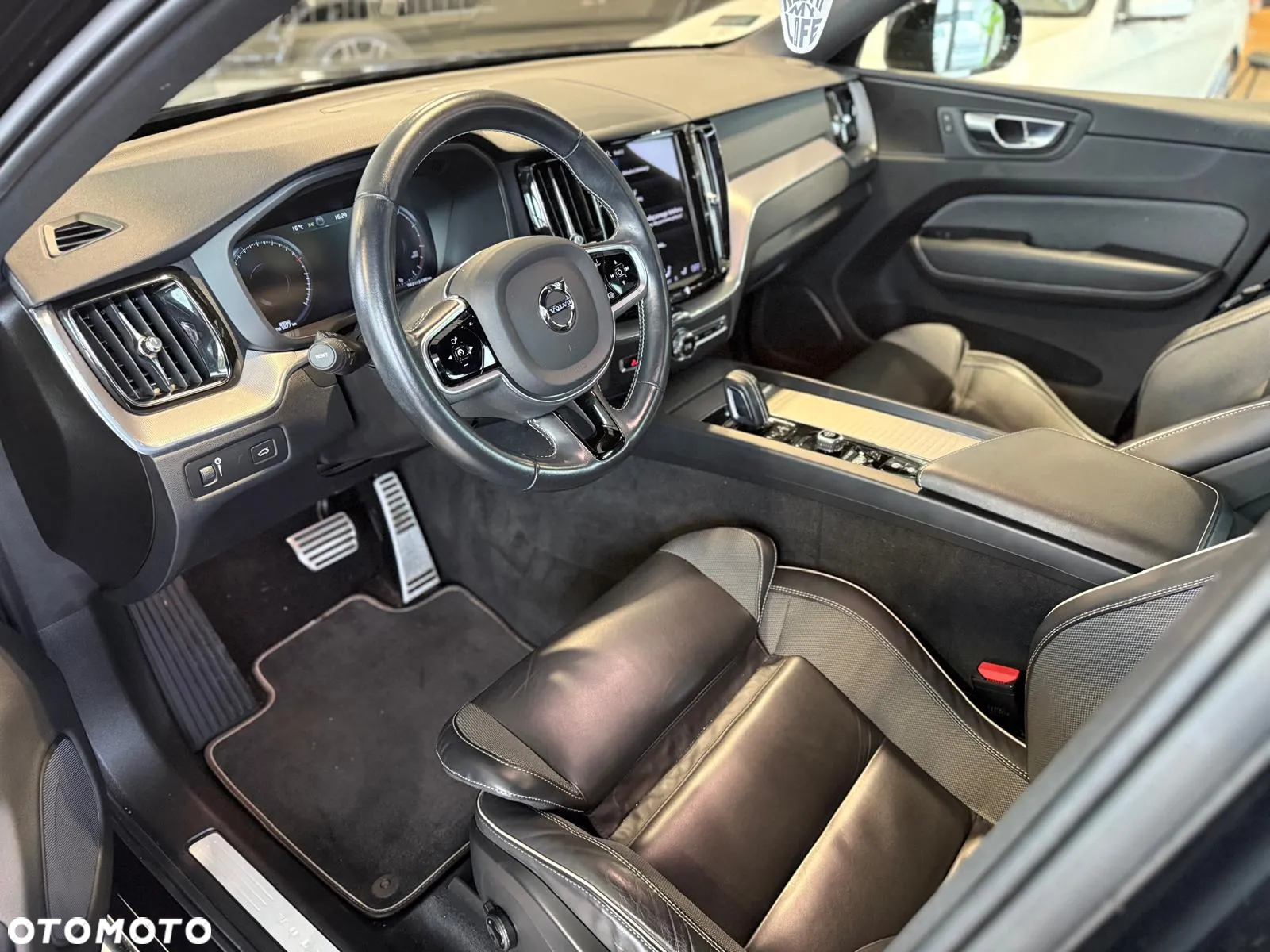 Volvo XC 60 B5 B AWD Momentum Pro - 5