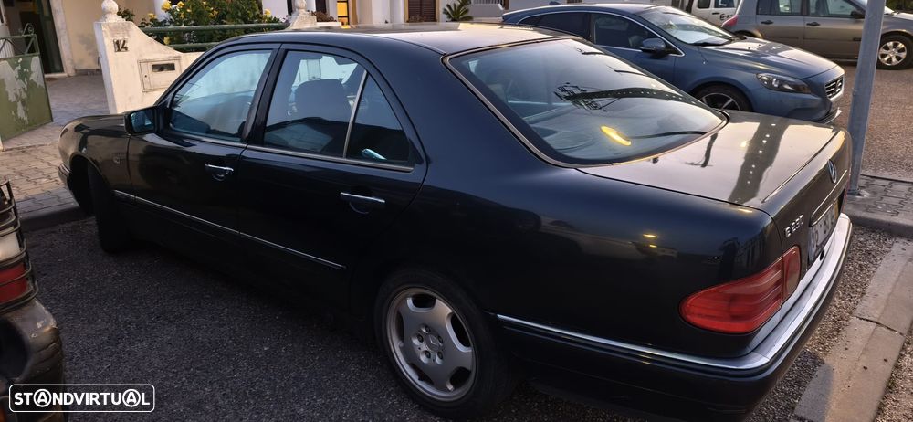 Mercedes-Benz E 230 - 4