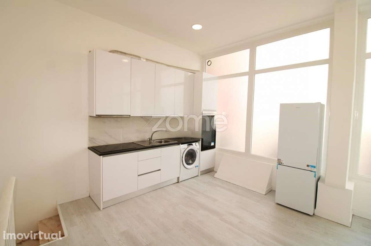 Loja Transformada em Espaço Habitacional Moderno no Laranjeiro Almada - Grande imagem: 2/21