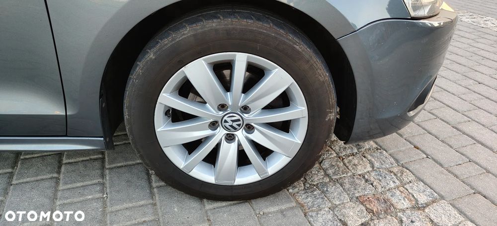 Volkswagen Jetta 1.6 TDI Blue Motion Technology Trendline - 9