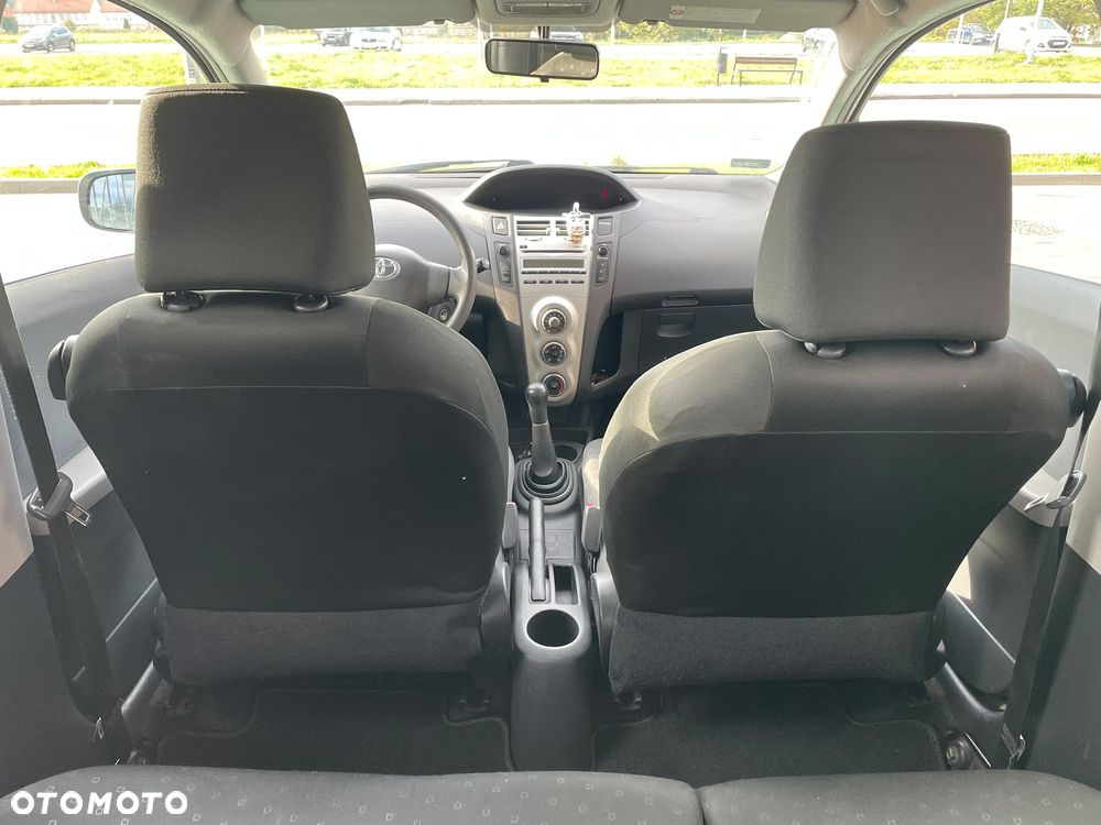 Toyota Yaris - 10