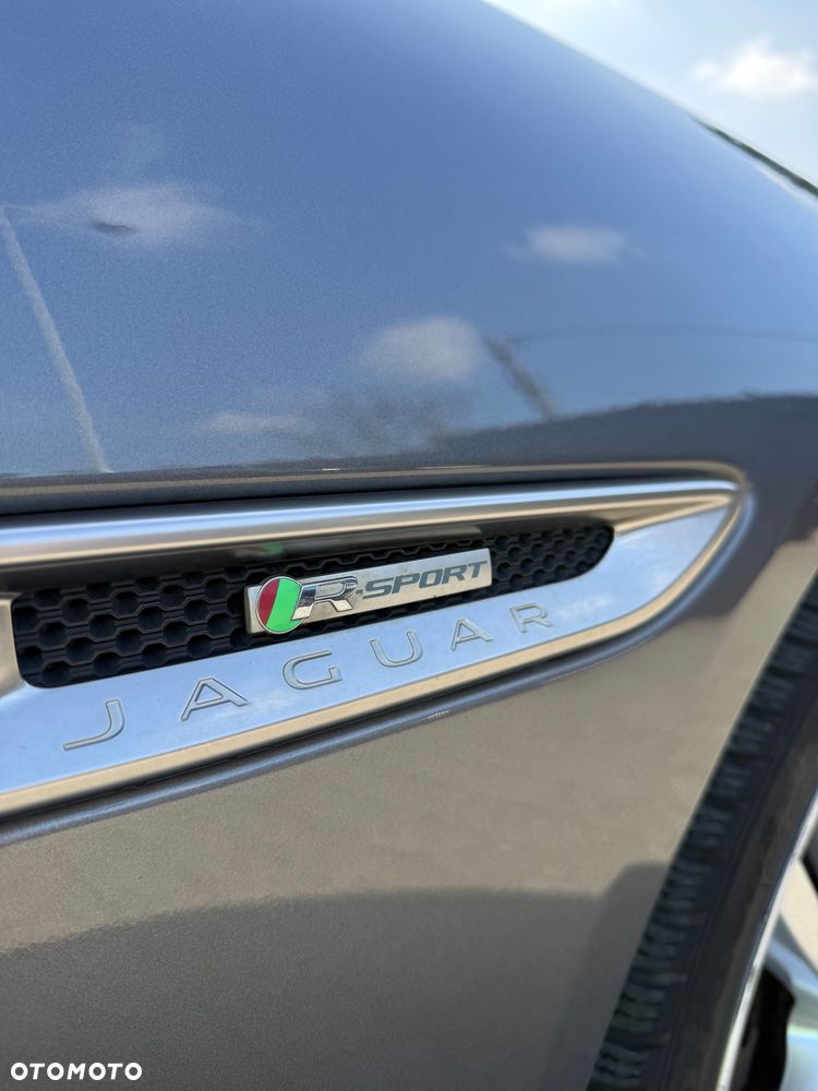 Jaguar XE 20d AWD R-Sport - 11