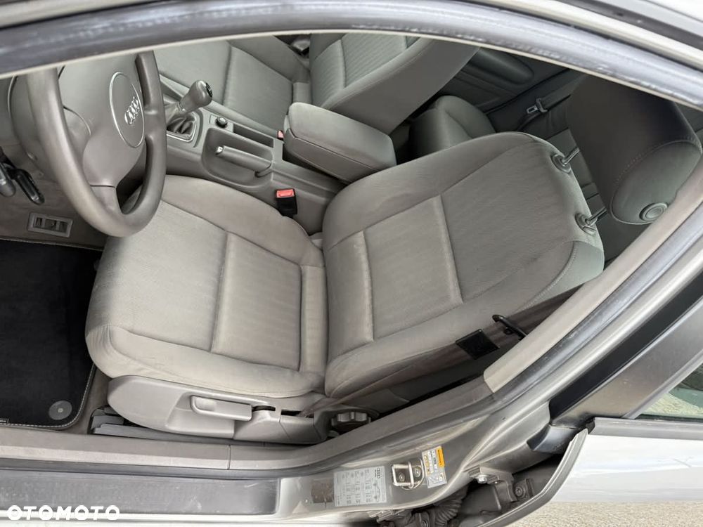 Audi A4 Limousine - 17